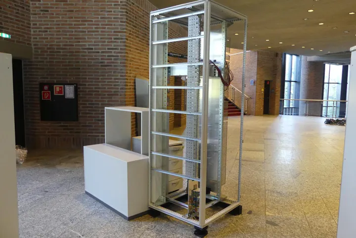 Schaltschrank-/Rackgestell, offen und Büromöbel, 4-tlg.